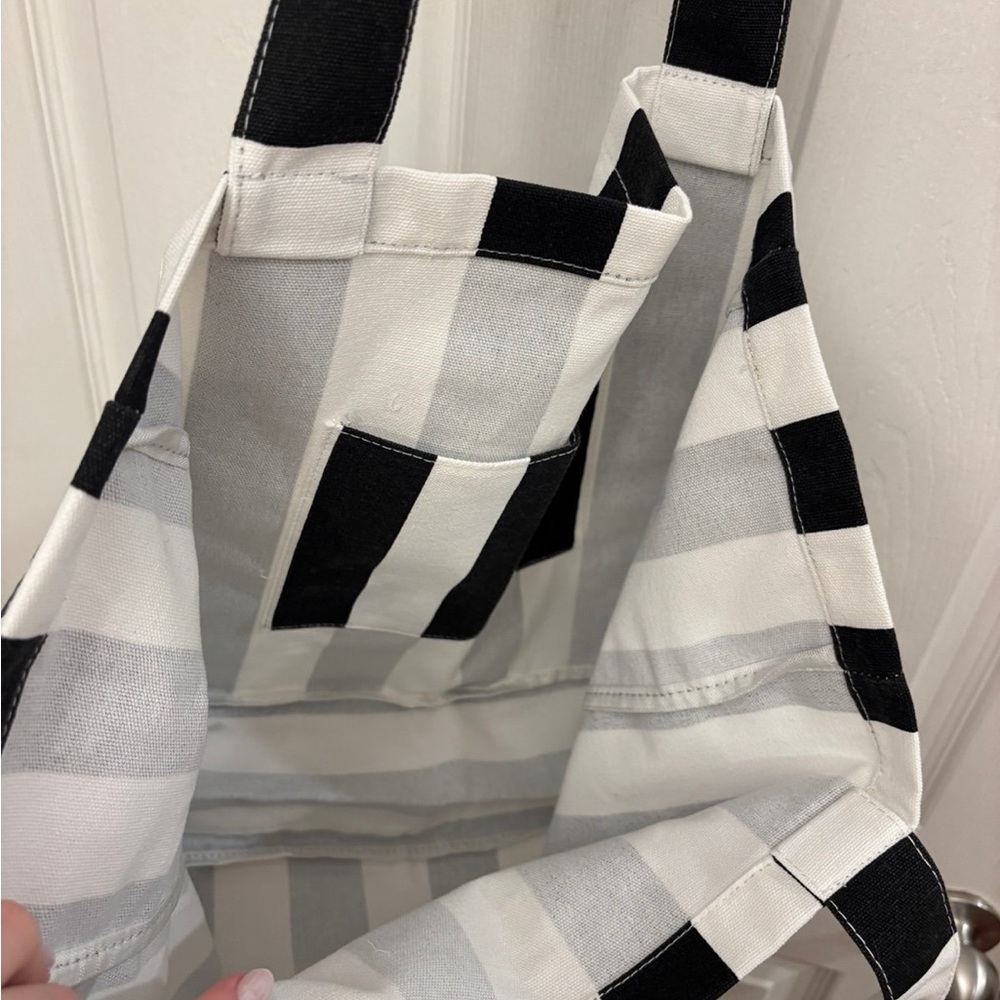 Kerastase black and white striped tote bag - Picture 7 of 11